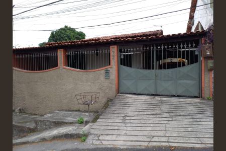 Casa para alugar com 60m², 2 quartos e 2 vagas Casa para alugar com 60m², 2 quartos e 2 vagasFachada