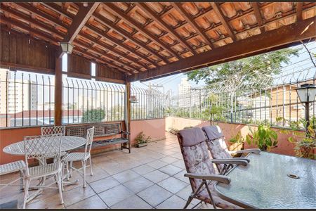 Casa à venda com 3 quartos, 240m² em Vila Alexandria, São Paulo