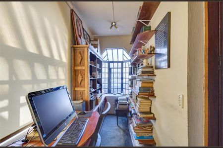 Casa à venda com 3 quartos, 240m² em Vila Alexandria, São Paulo