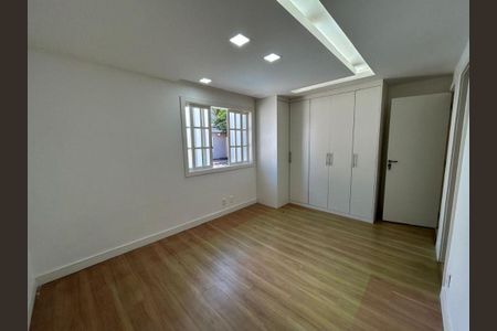 Casa à venda com 4 quartos, 227m² em Itaipu, Niterói