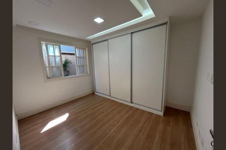 Casa à venda com 4 quartos, 227m² em Itaipu, Niterói