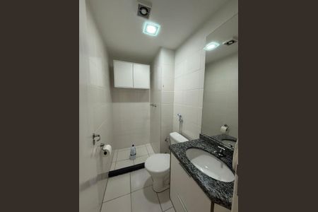 Banheiro de apartamento para alugar com 1 quarto, 57m² em Jardim Calux, São Bernardo do Campo