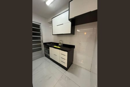 Cozinha de apartamento para alugar com 1 quarto, 57m² em Jardim Calux, São Bernardo do Campo