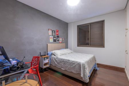Apartamento à venda com 324m², 5 quartos e 4 vagasQuarto 2