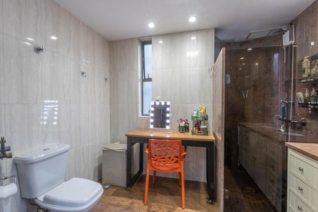 Apartamento à venda com 324m², 5 quartos e 4 vagas Apartamento à venda com 324m², 5 quartos e 4 vagasBanheiro da Suíte
