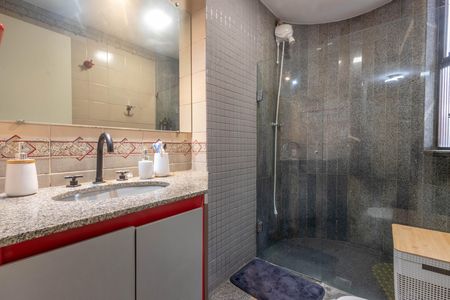 Apartamento à venda com 324m², 5 quartos e 4 vagas Apartamento à venda com 324m², 5 quartos e 4 vagasBanheiro da Suíte 2