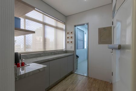 Apartamento à venda com 324m², 5 quartos e 4 vagas Apartamento à venda com 324m², 5 quartos e 4 vagasÁrea de serviço