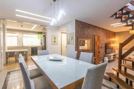 Apartamento à venda com 324m², 5 quartos e 4 vagas Apartamento à venda com 324m², 5 quartos e 4 vagasSala de jantar