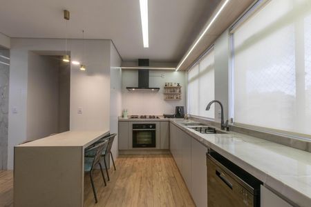 Apartamento à venda com 324m², 5 quartos e 4 vagas Apartamento à venda com 324m², 5 quartos e 4 vagasCozinha