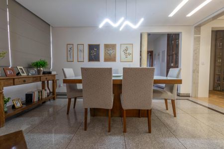 Apartamento à venda com 324m², 5 quartos e 4 vagasSala