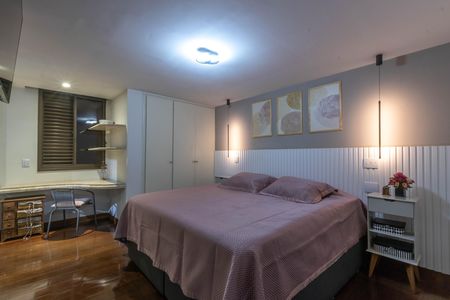 Apartamento à venda com 324m², 5 quartos e 4 vagas Apartamento à venda com 324m², 5 quartos e 4 vagasSuíte