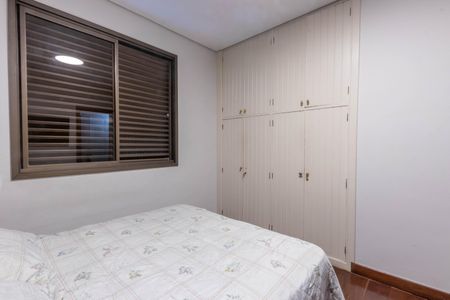 Apartamento à venda com 324m², 5 quartos e 4 vagasQuarto 2