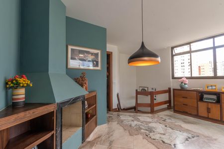 Apartamento à venda com 324m², 5 quartos e 4 vagas Apartamento à venda com 324m², 5 quartos e 4 vagasSala do segundo andar