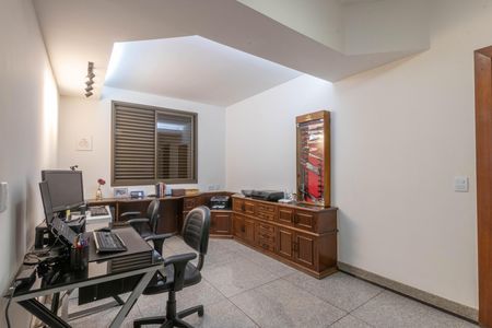 Apartamento à venda com 324m², 5 quartos e 4 vagas Apartamento à venda com 324m², 5 quartos e 4 vagasEscritorio