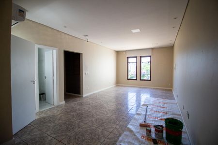 Casa para alugar com 320m², 4 quartos e 5 vagasSuite 