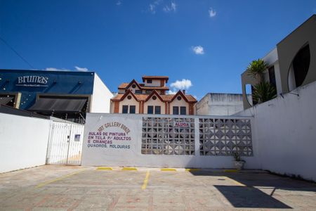 Casa para alugar com 320m², 4 quartos e 5 vagasFachada 