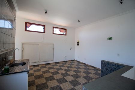 Casa para alugar com 320m², 4 quartos e 5 vagasCozinha 