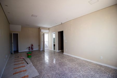 Casa para alugar com 320m², 4 quartos e 5 vagasSuite 