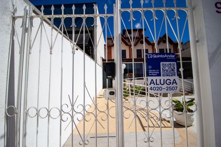 Casa para alugar com 320m², 4 quartos e 5 vagasFachada 