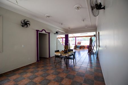 Casa para alugar com 320m², 4 quartos e 5 vagasSala 