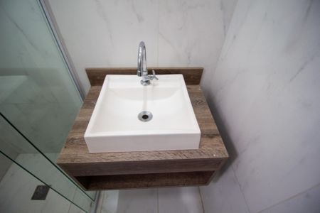 Casa para alugar com 320m², 4 quartos e 5 vagasBanheiro 