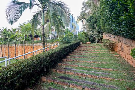 Casa de condomínio para alugar com 1000m², 6 quartos e 17 vagas Casa de condomínio para alugar com 1000m², 6 quartos e 17 vagasEscadaria lago