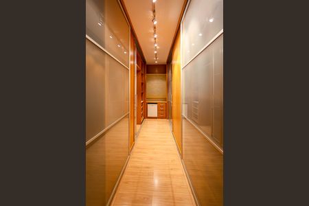 Casa de condomínio para alugar com 1000m², 6 quartos e 17 vagas Casa de condomínio para alugar com 1000m², 6 quartos e 17 vagasCloset Suite master