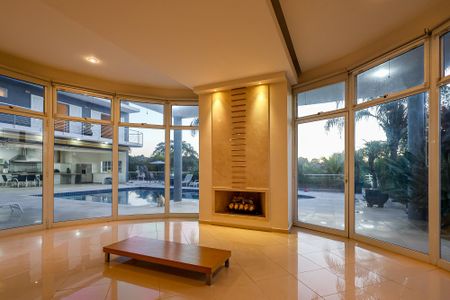 Casa de condomínio para alugar com 1000m², 6 quartos e 17 vagas Casa de condomínio para alugar com 1000m², 6 quartos e 17 vagasSala da lareira