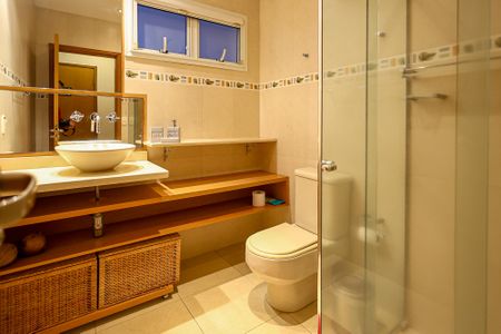 Casa de condomínio para alugar com 1000m², 6 quartos e 17 vagas Casa de condomínio para alugar com 1000m², 6 quartos e 17 vagasBanheiro da Suíte 2