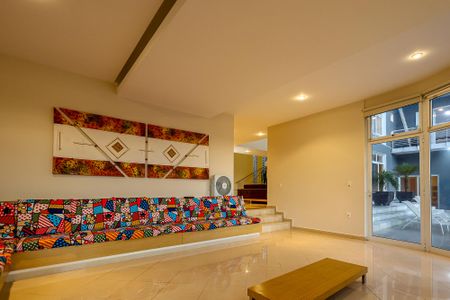 Casa de condomínio para alugar com 1000m², 6 quartos e 17 vagas Casa de condomínio para alugar com 1000m², 6 quartos e 17 vagasSala da lareira