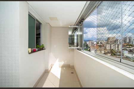 Apartamento à venda com 93m², 3 quartos e 3 vagasVARANDA