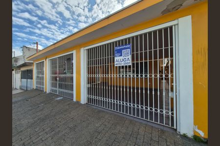 Casa para alugar com 145m², 2 quartos e 2 vagas Casa para alugar com 145m², 2 quartos e 2 vagasFachada