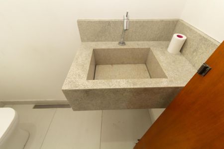 Lavabo de casa para alugar com 2 quartos, 145m² em Jardim dos Ipes, São Paulo