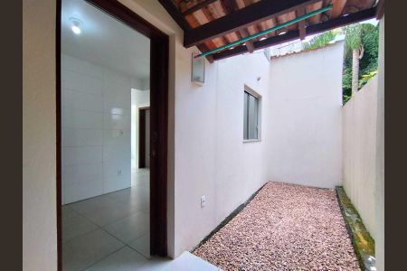 Casa para alugar com 65m², 2 quartos e 1 vagaÁrea de serviço 