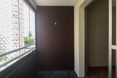 Apartamento para alugar com 74m², 3 quartos e 2 vagas Apartamento para alugar com 74m², 3 quartos e 2 vagasVaranda