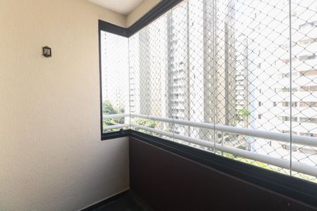 Apartamento para alugar com 74m², 3 quartos e 2 vagas Apartamento para alugar com 74m², 3 quartos e 2 vagasVaranda