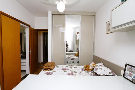 Apartamento à venda com 140m², 4 quartos e 3 vagasQuarto 2 - Semi Suíte