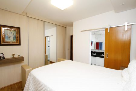 Apartamento à venda com 140m², 4 quartos e 3 vagasQuarto 4 - Suíte