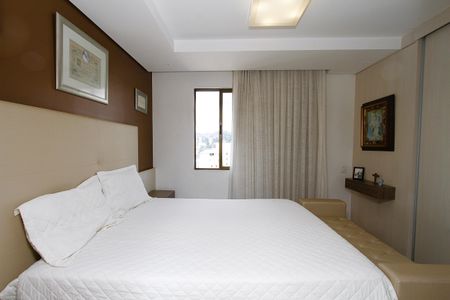 Apartamento à venda com 140m², 4 quartos e 3 vagasQuarto 4 - Suíte