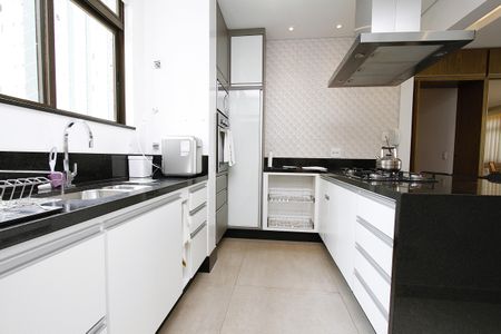Apartamento à venda com 140m², 4 quartos e 3 vagasCozinha