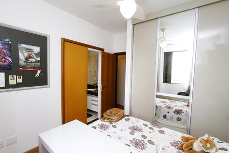 Apartamento à venda com 140m², 4 quartos e 3 vagasQuarto 2 - Semi Suíte