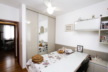 Apartamento à venda com 140m², 4 quartos e 3 vagasQuarto 2 - Semi Suíte