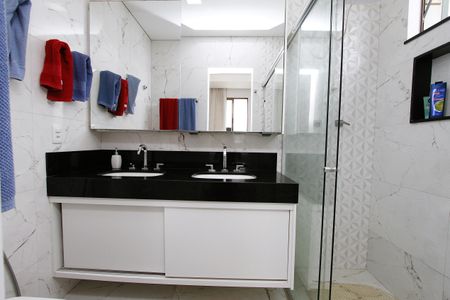 Apartamento à venda com 140m², 4 quartos e 3 vagasBanheiro da Suíte 4
