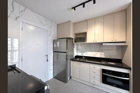 Cozinha  de apartamento para alugar com 1 quarto, 27m² em Campo Belo, São Paulo