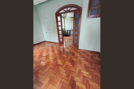 Casa para alugar com 4 quartos, 270m² em Sagrada Família, Belo Horizonte