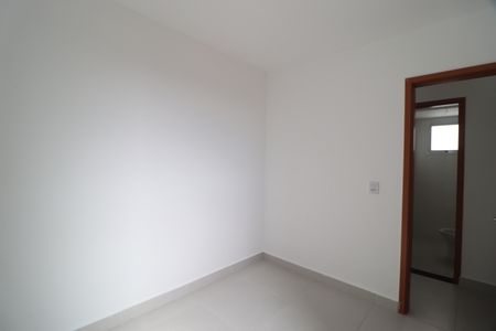 Quarto 1 de apartamento para alugar com 2 quartos, 54m² em Jardim Patricia, Uberlândia