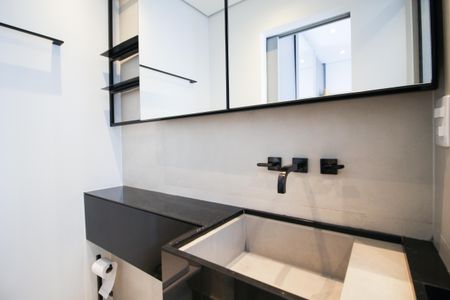 Apartamento à venda com 84m², 2 quartos e 2 vagasBanheiro da Suíte 1 