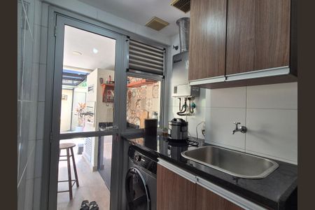 Apartamento à venda com 132m², 2 quartos e 1 vagaÁrea de Serviço 