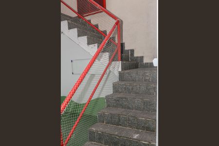 Casa para alugar com 140m², 2 quartos e 6 vagasEscada