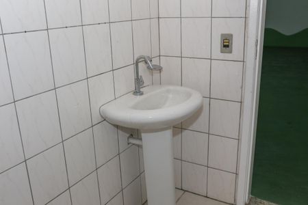 Casa para alugar com 140m², 2 quartos e 6 vagasBanheiro do Salão